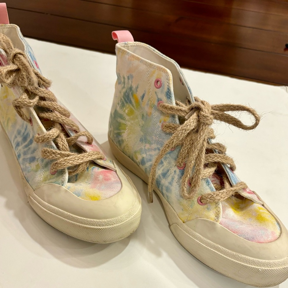 Dolce Vita Women's Brycen Lace-Up High-Top Sneakers Shoes Tie Dye Hi Size 9
